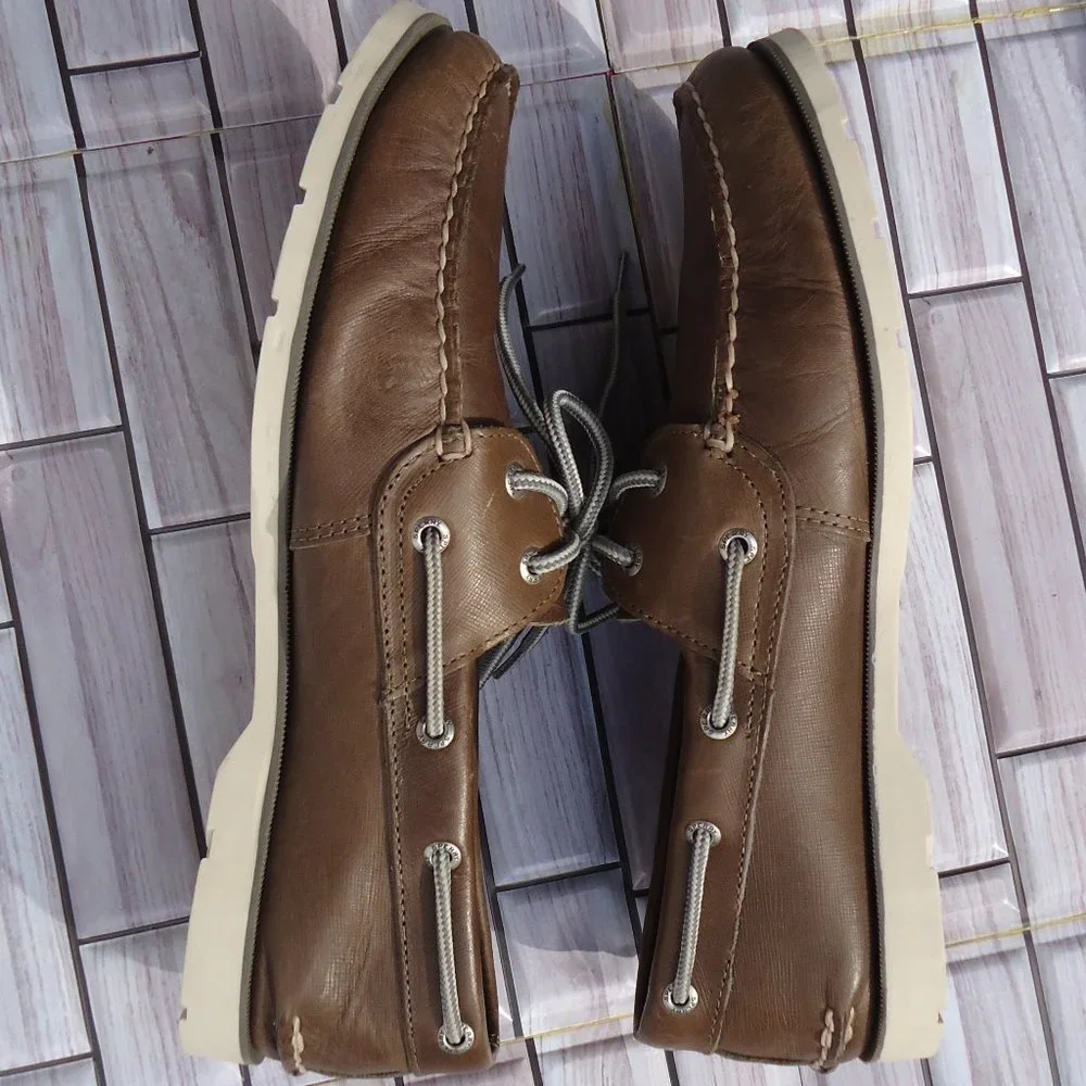 Sperry size 10